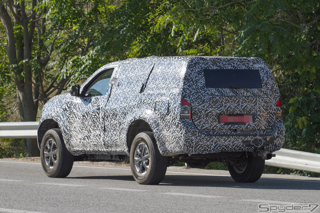 日産　NP300 ナバラSUV スクープ写真