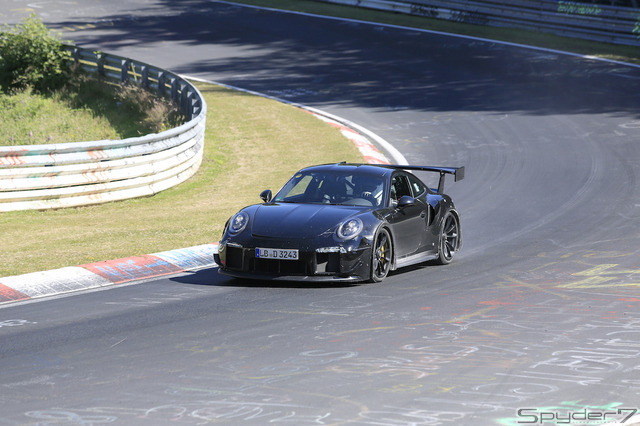 ポルシェ　911 GT2 RS