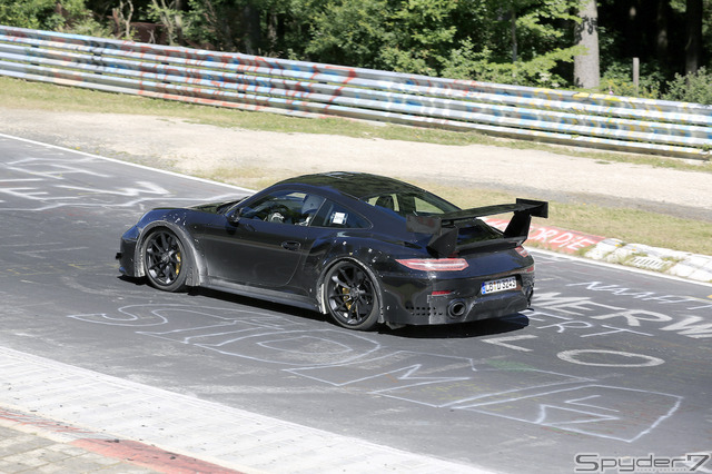 ポルシェ　911 GT2 RS