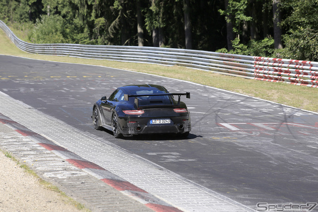 ポルシェ　911 GT2 RS