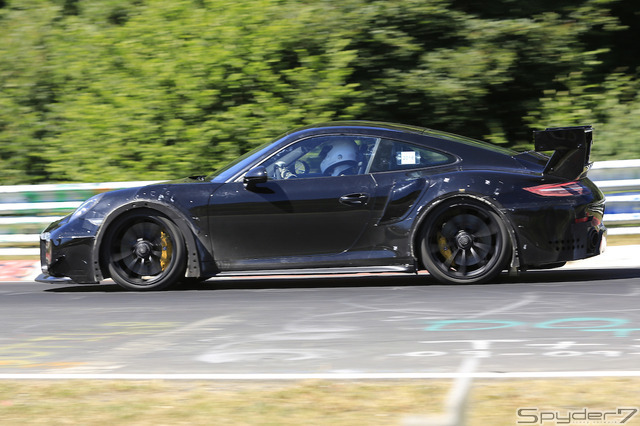 ポルシェ　911 GT2 RS