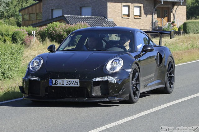 ポルシェ　911 GT2 RS