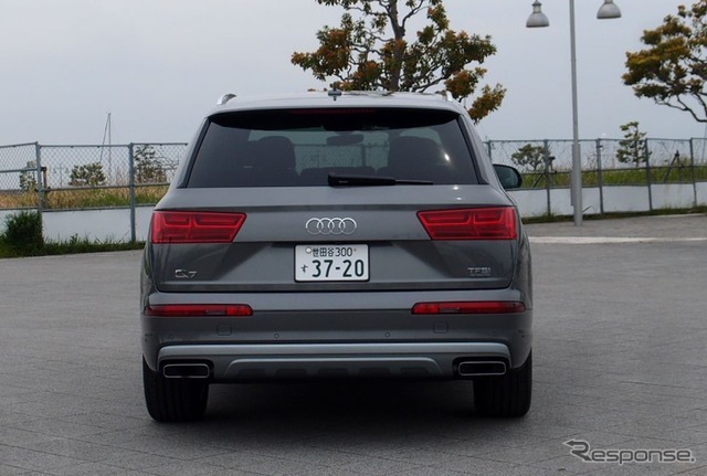 アウディ Q7