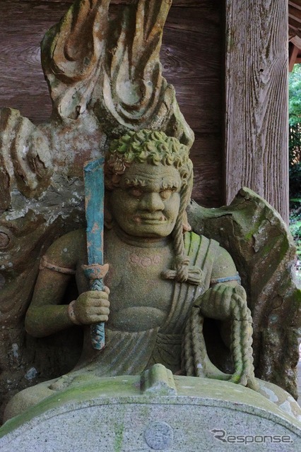 宝泉寺にある波切不動尊の古仏像。