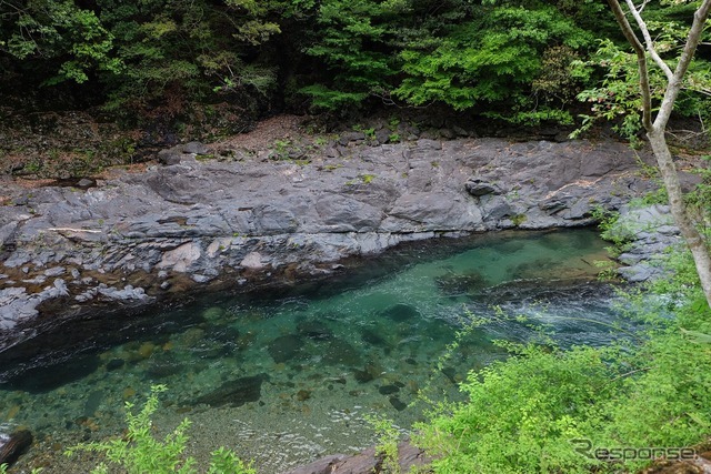 宮崎の山奥、一ツ瀬川の流れ。ヤマメが名物である。