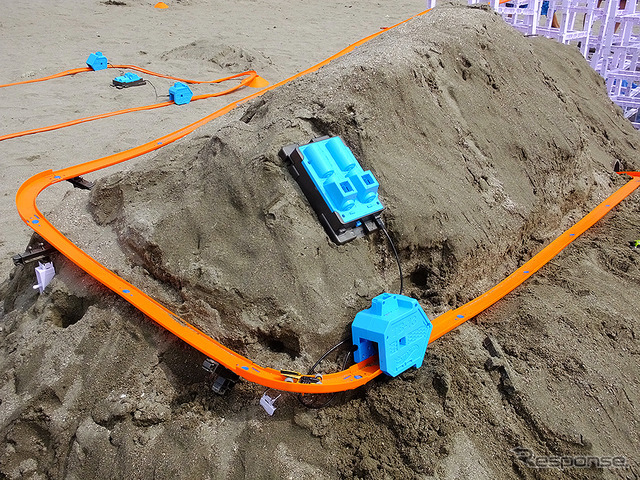 砂浜でホットウィールを走らせる回転させる吹っ飛ばす！（ホットウィ―ル スピードアップ ザ サマー、逗子海岸 8月11日）