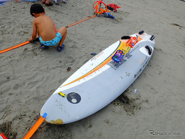 砂浜でホットウィールを走らせる回転させる吹っ飛ばす！（ホットウィ―ル スピードアップ ザ サマー、逗子海岸 8月11日）