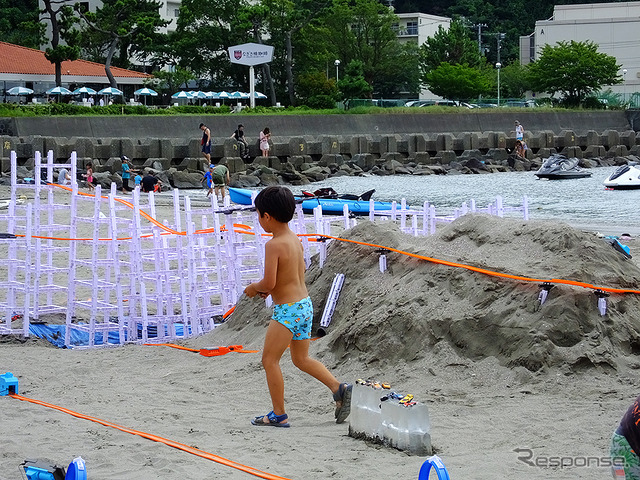 砂浜でホットウィールを走らせる回転させる吹っ飛ばす！（ホットウィ―ル スピードアップ ザ サマー、逗子海岸 8月11日）