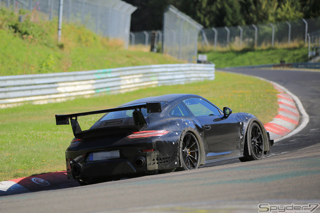 ポルシェ 911 GT2 RSスクープ写真