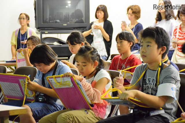 まるで本物の記者　＜撮影：宮崎紘輔＞