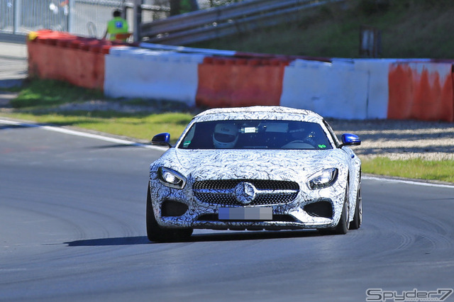 メルセデス　AMG GT C ロードスタースクープ写真