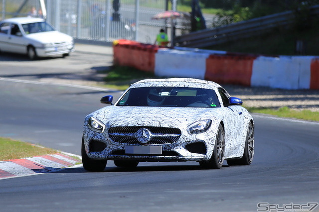 メルセデス　AMG GT C ロードスタースクープ写真