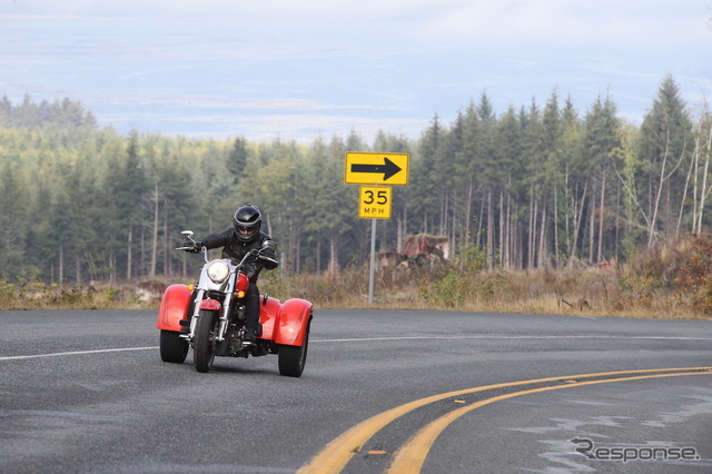 ストリップ仕様としたハーレーの新型トライク『FREE WHEELER（フリーウィーラー）』