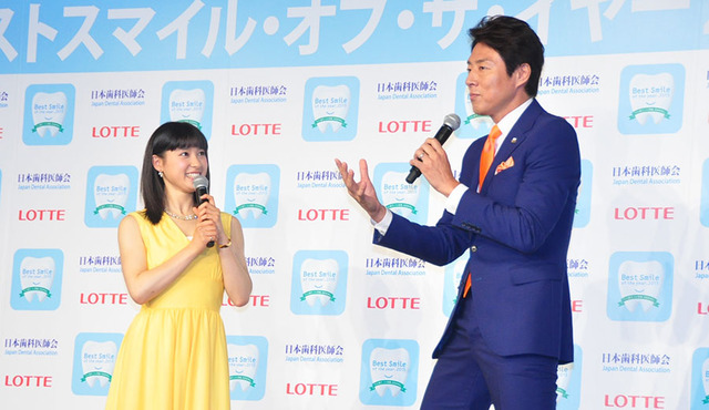 土屋太鳳、松岡修造／「ベストスマイル・オブ・ザ・イヤー2015」授賞式