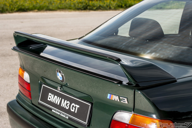 「M3 GT」（1995）「E36」をベースに登場、356台の限定車で、専用のフロント＆リアスポイラーを装着、ブリティッシュ・レーシング・グリーンカラーが印象的なモデルだ。3リットル直列6気筒DOHCエンジン最高馬力 295ps