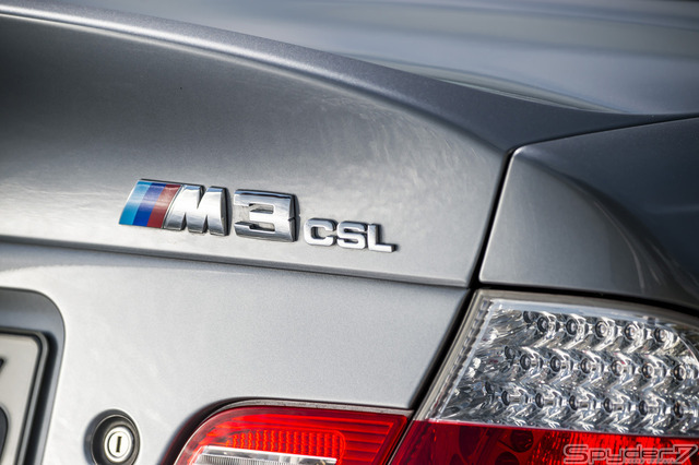 「M3 CSL」（2003）「E46」をベースにした3代目だ。6速SMGIIを採用し、カーボン素材のボディは大幅に軽量化され、M3は次のステージへ。3.2リットル直列6気筒DOHCエンジン最高馬力 360ps