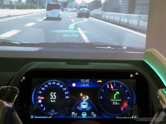 『Smart Cockpit』では自動運転時のHMIについてクラリオンが示す提案が体感できる