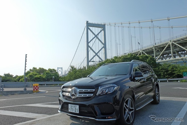 中国自動車道壇ノ浦パーキングエリアから関門橋を眺める。標高があり、壇ノ浦が一望できる気持ちよいスポットだ。