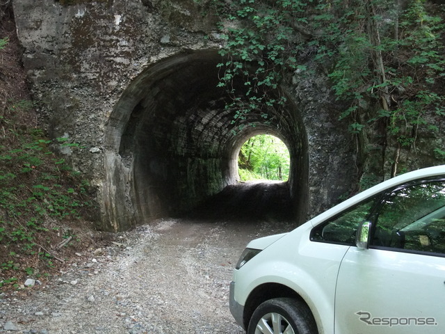 安ヶ森林道名物の古トンネル