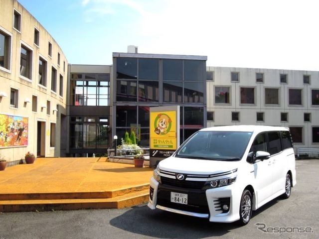 トヨタ ヴォクシーハイブリッド