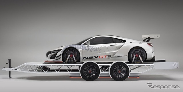 カスタムトレーラーに積載された新型NSX GT3