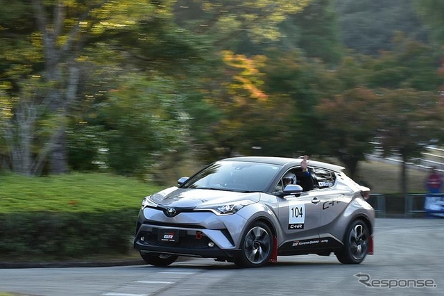 トヨタ C-HR のラリー仕様車（新城ラリー2016）