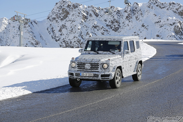 メルセデスゲレンデ次世代型、絶景の雪山を登った！