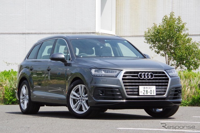 アウディ Q7