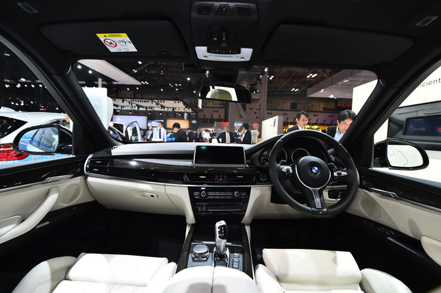 BMW X5 xDrive40e（東京モーターショー15）