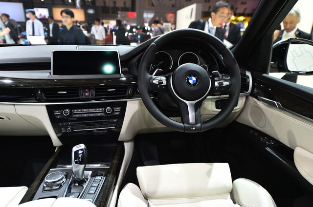 BMW X5 xDrive40e（東京モーターショー15）