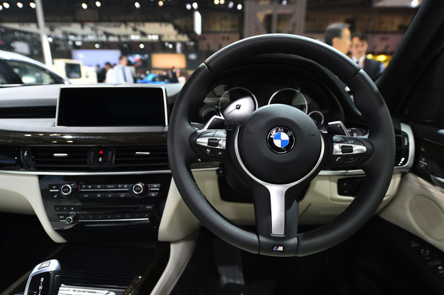 BMW X5 xDrive40e（東京モーターショー15）