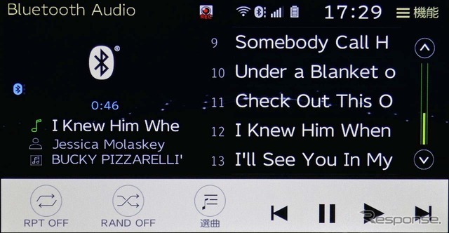 Bluetoothオーディオ再生中の画面。最新タイトルも“つながるナビ”で取得できる