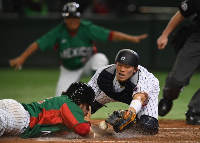 侍ジャパン強化試合での大野奨太 参考画像（2016年11月10日）